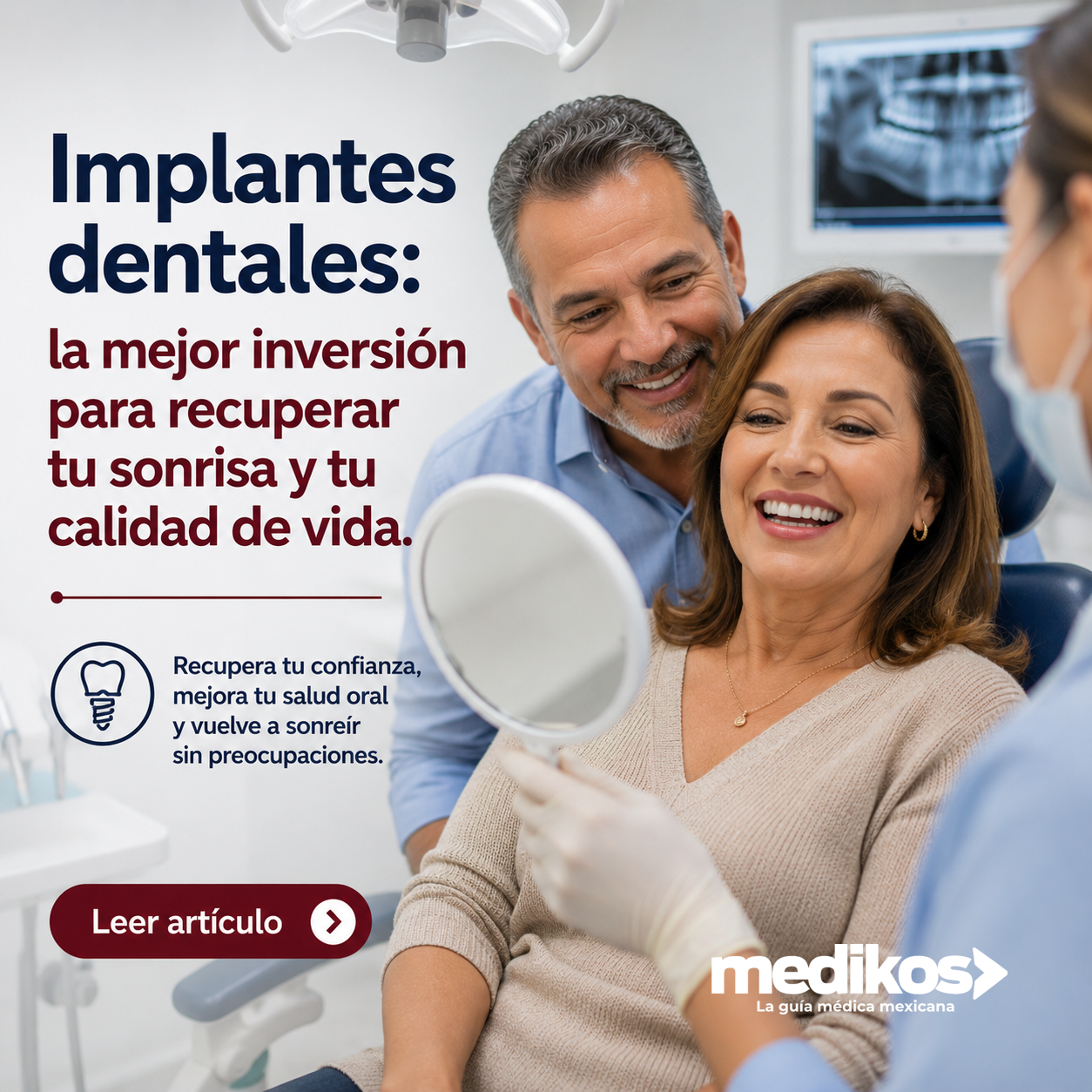 Paciente sonriente durante consulta de implantes dentales