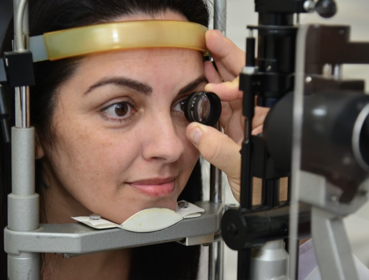 Exploración ocular con lámpara de hendidura